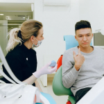 Kaip pasirinkti tinkamą odontologą Kaune: patarimai pacientams